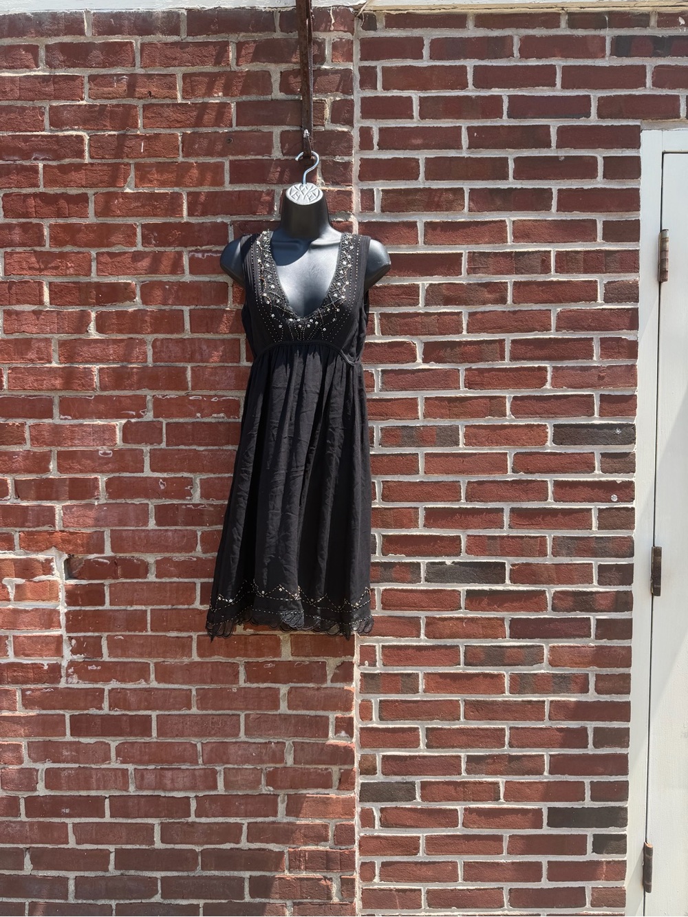 Black Embellished V-Neck Sleeveless Dress